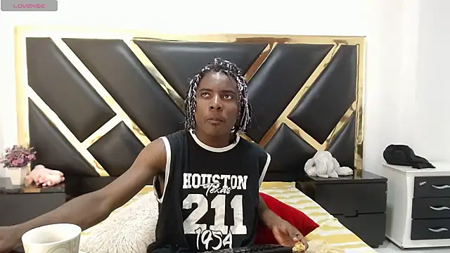 NoahJhonson69 online show from May 2026 11:38:02 AM