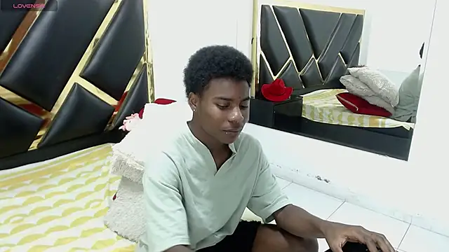 NoahJhonson69 online show from April 2026 11:33:01 AM