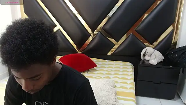 NoahJhonson69 online show from May 2026 11:38:01 AM