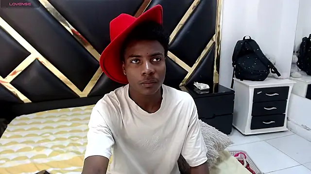 NoahJhonson69 online show from May 2026 11:35:02 AM