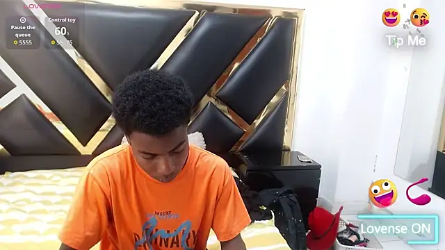 NoahJhonson69 online show from April 2026 11:39:02 AM