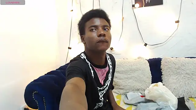 NoahJhonson69 online show from April 2026 11:28:01 AM