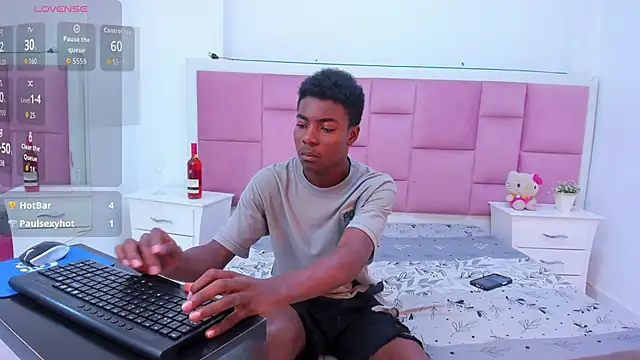 NoahJhonson69 online show from November 2025 07:03:01 PM