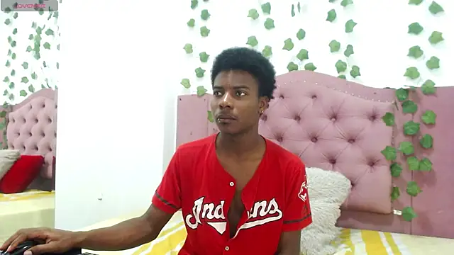 NoahJhonson69 online show from May 2026 11:40:02 AM