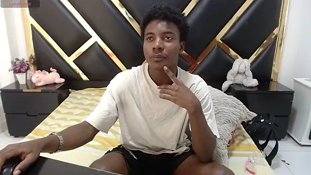 NoahJhonson69 online show from May 2026 11:30:01 AM