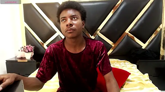 NoahJhonson69 online show from May 2026 11:37:01 AM