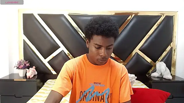 NoahJhonson69 online show from May 2026 11:28:02 AM