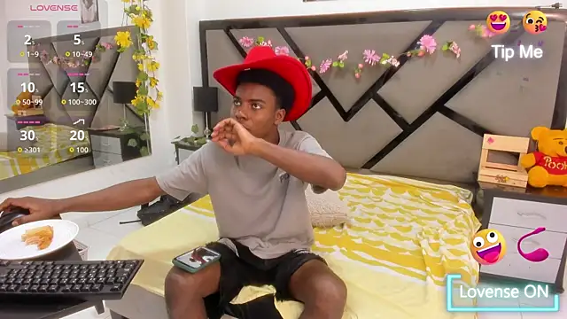 NoahJhonson69 online show from April 2026 12:31:01 PM