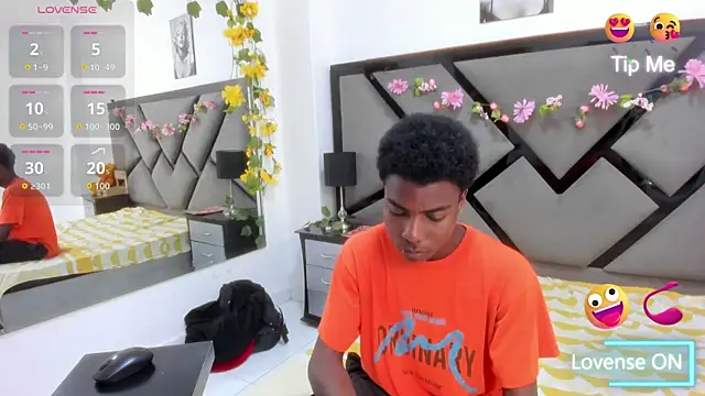 NoahJhonson69 online show from April 2026 12:09:01 PM