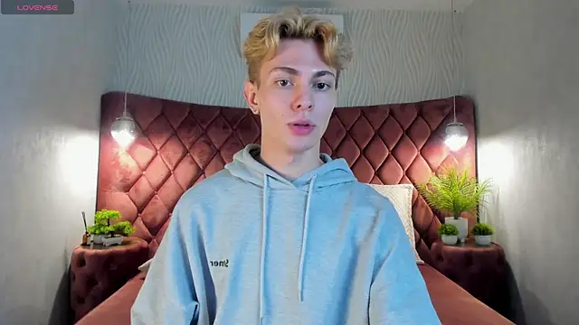 Even Vrot online show from December 2025 01:24:02 PM