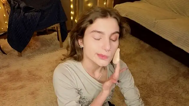 RozanneJordan online show from April 2026 05:19:02 PM