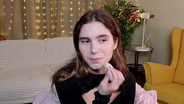 RozanneJordan online show from December 2025 05:18:01 PM