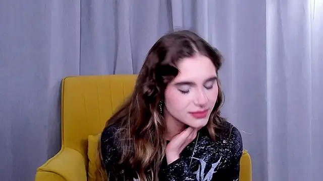 Snapshot of RozanneJordan chatting on November 2025 01:32:02 PM RozanneJordan online show from November 2025 01:32:02 PM