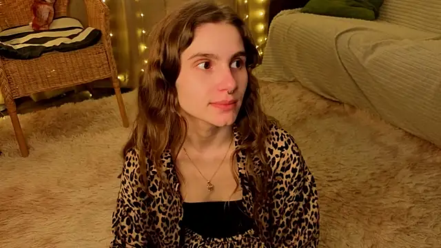 Snapshot of RozanneJordan chatting on June 2026 05:18:02 PM RozanneJordan online show from June 2026 05:18:02 PM
