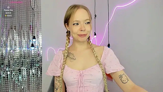 lucy loy online show from January 2026 02:21:01 PM