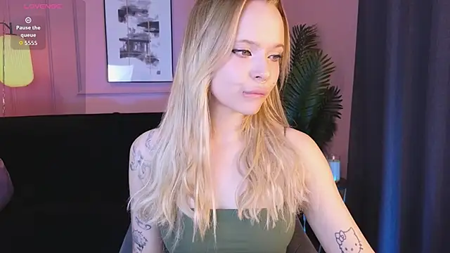 lucy loy online show from November 2025 02:28:02 PM