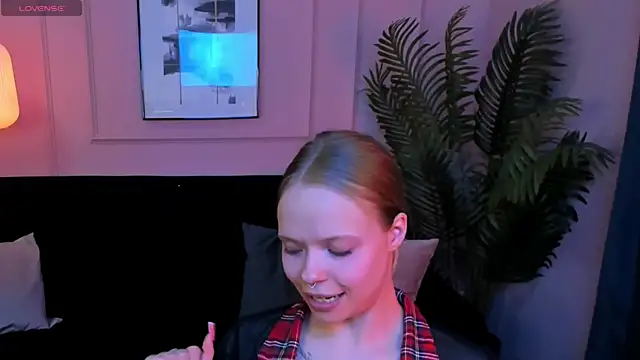 lucy loy online show from May 2026 01:06:02 PM