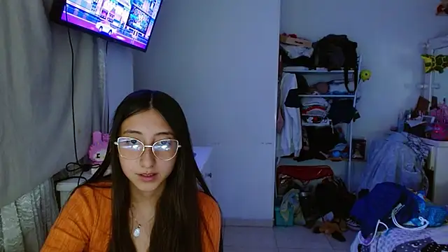 Snapshot of Nanylux chatting on November 2025 05:40:02 AM Nanylux online show from November 2025 05:40:02 AM