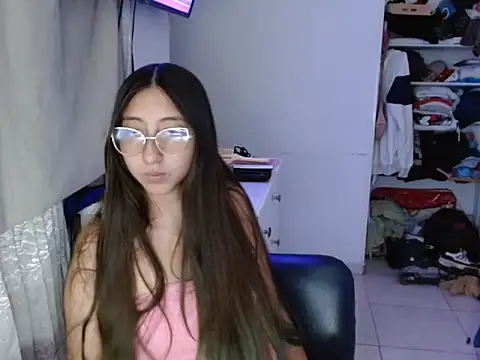 Snapshot of Nanylux chatting on November 2025 04:01:01 AM Nanylux online show from November 2025 04:01:01 AM