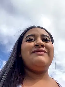 Sara storm outdoors online show from November 2025 07:50:01 PM