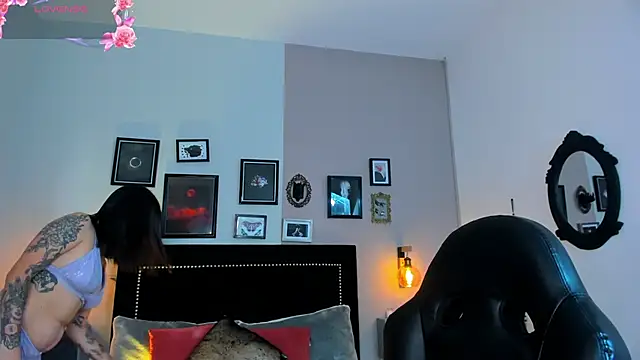 Annie Petters online show from December 2025 12:48:02 PM