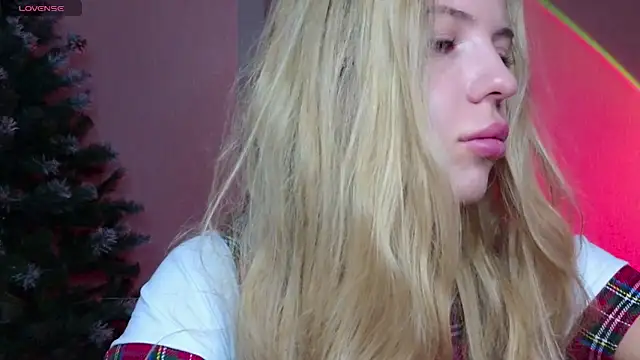 Snapshot of Neon_Foxxxy chatting on November 2025 05:19:01 AM Neon Foxxxy online show from November 2025 05:19:01 AM