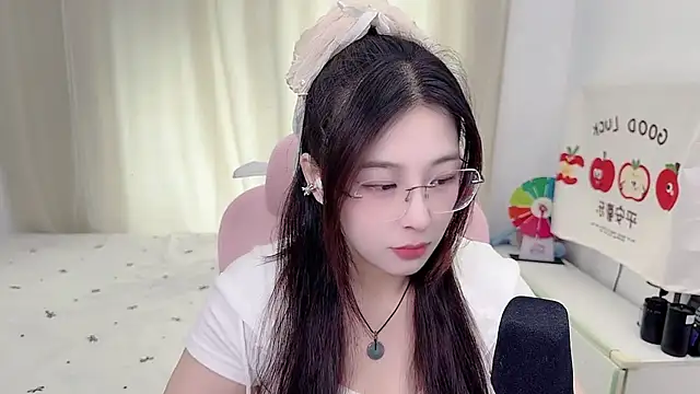 Snapshot of TTtia_ chatting on June 2026 03:25:02 AM TTtia online show from June 2026 03:25:02 AM
