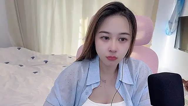 Snapshot of TTtia_ chatting on December 2025 01:32:02 AM TTtia online show from December 2025 01:32:02 AM