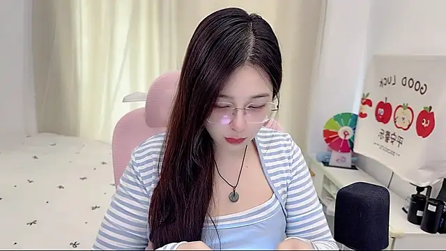 Snapshot of TTtia_ chatting on June 2026 03:44:01 AM TTtia online show from June 2026 03:44:01 AM