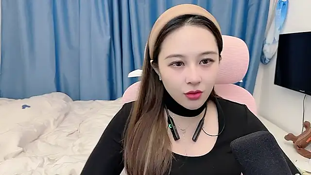 Snapshot of TTtia_ chatting on December 2025 01:17:02 PM TTtia online show from December 2025 01:17:02 PM