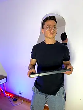 AndrewFalcon  online show from November 2025 07:36:03 PM