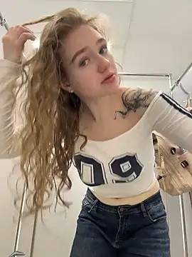 Snapshot of RussianWoman chatting on June 2026 02:28:02 AM RussianWoman online show from June 2026 02:28:02 AM
