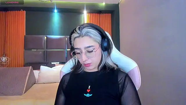 Snapshot of GabyRose9 chatting on May 2026 04:27:01 AM GabyRose9 online show from May 2026 04:27:01 AM
