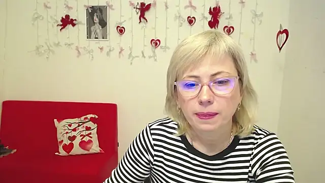 LaurenWishy online show from February 2026 06:00:02 AM