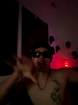 Rjlopezz online show from December 2025 03:18:02 AM