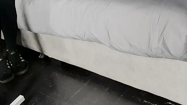 Mia elan   online show from December 2025 08:36:01 PM