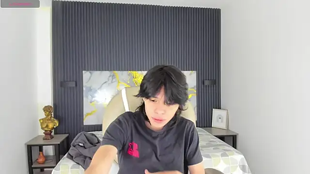 Sylasfrost online show from December 2025 07:35:01 PM