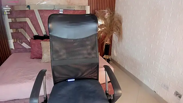 Snapshot of sarita_castillo chatting on November 2025 07:25:01 PM sarita castillo online show from November 2025 07:25:01 PM