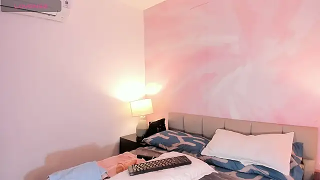 Snapshot of IsabelaStefano chatting on April 2026 03:30:01 AM IsabelaStefano online show from April 2026 03:30:01 AM