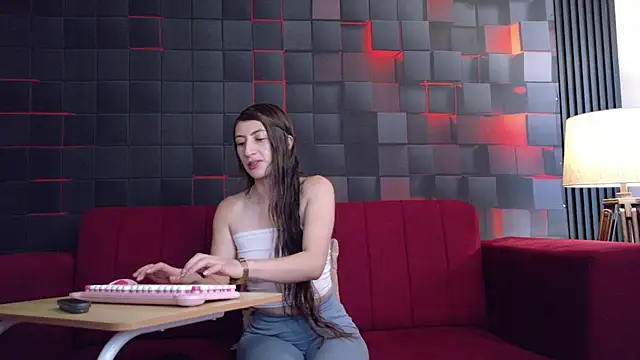 GracieCollins online show from December 2025 02:10:01 PM