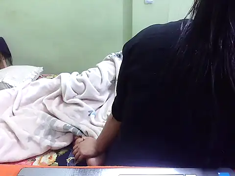 Snapshot of TwinRose2000 chatting on December 2025 01:39:02 PM TwinRose2000 online show from December 2025 01:39:02 PM