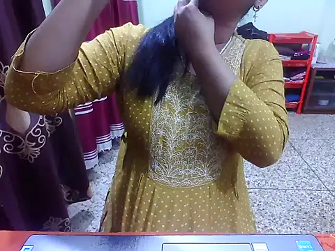 Snapshot of TwinRose2000 chatting on December 2025 01:06:02 PM TwinRose2000 online show from December 2025 01:06:02 PM