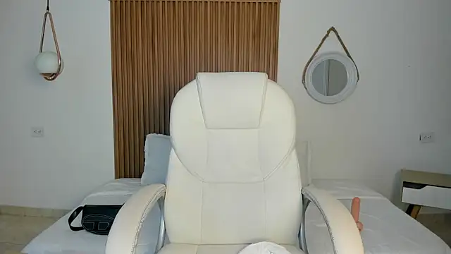 Alaska deluxe online show from April 2026 07:50:02 PM