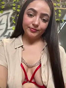 Juanita Rojas online show from November 2025 06:18:02 PM