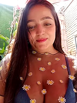 Juanita Rojas online show from December 2025 06:35:01 PM