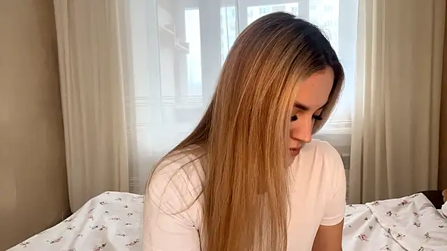 LuciaShadwell online show from November 2025 04:12:02 AM