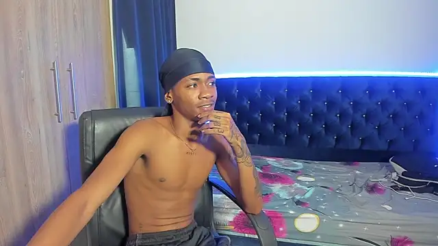 Snapshot of iteban_boy chatting on November 2025 01:44:02 PM iteban boy online show from November 2025 01:44:02 PM