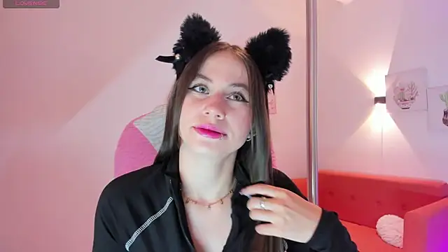 Snapshot of MiaWhiteBunny chatting on February 2026 04:27:01 PM MiaWhiteBunny online show from February 2026 04:27:01 PM