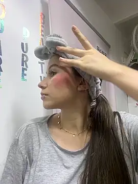 MiaWhiteBunny online show from April 2026 09:32:01 PM