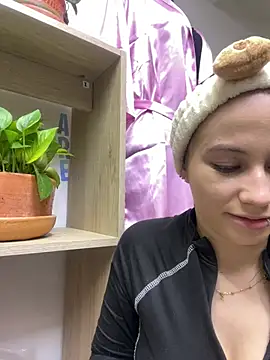 MiaWhiteBunny online show from April 2026 08:44:02 PM